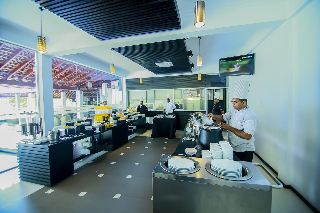 The Covanro Airport Hotel - Katunayake Gampaha Exterior foto
